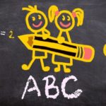 Kreidetafel beschriftet mit ABC